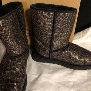 UGG women classic short glitter size 10 new